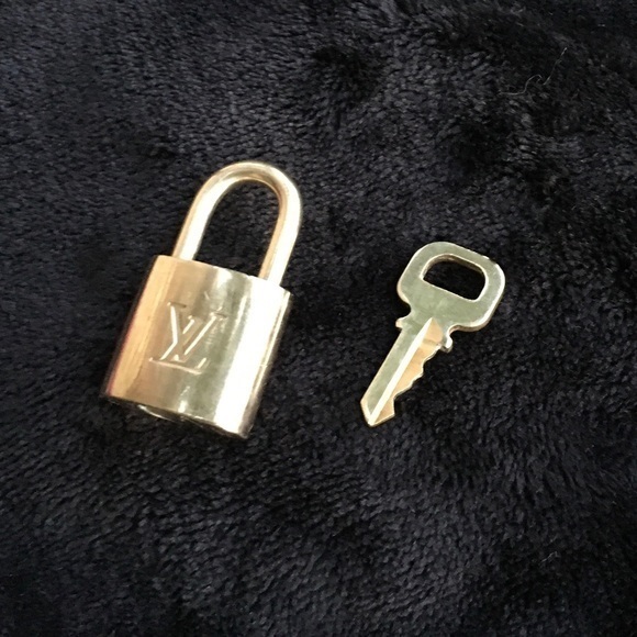 Louis Vuitton Accessories - AUTHENTIC Near Mint Louis Vuitton lock and key.